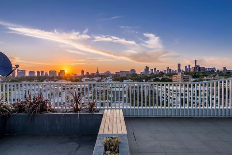 Oaks Melbourne South Yarra Suites - Lismore Accommodation 0