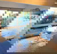 Pacific Heights Holiday Apartments  Munn's Tower House - Lismore Accommodation