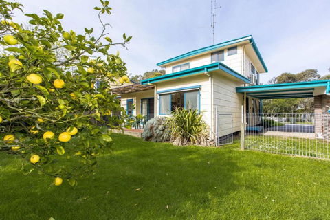 HOLIDAY On NAUTILUS INVERLOCH - Lismore Accommodation 5