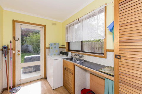 HOLIDAY On NAUTILUS INVERLOCH - Lismore Accommodation 2