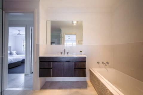 Escape At Nobbys Executive Townhouse 1 74 Pacific Drive - Lismore Accommodation 3