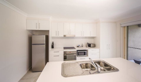 Escape At Nobbys Executive Townhouse 1 74 Pacific Drive - Lismore Accommodation 5