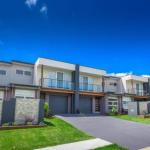 Escape At Nobbys Executive Townhouse 1 74 Pacific Drive - Lismore Accommodation 0