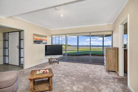 Sail Away - Lismore Accommodation 3