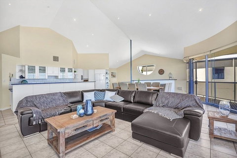 Sail Away - Lismore Accommodation 4