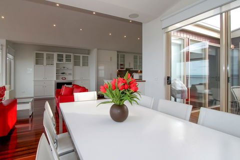 Aqua Luna - Lismore Accommodation 5