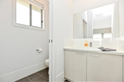 Avaya Sellicks Beachfront Getaway WiFi - Lismore Accommodation 5