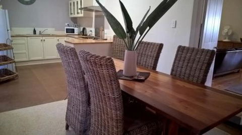 Book Keepers Cottage - Lismore Accommodation 6