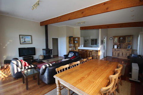 Fairways Close - Lismore Accommodation 0