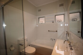 Fairways Close - Lismore Accommodation 4