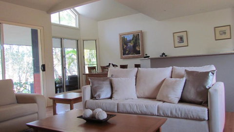 Lake Russell Lakeside Retreat - Lismore Accommodation 2