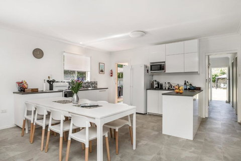 A SWEET ESCAPE Carefree Beach Home - Lismore Accommodation 6
