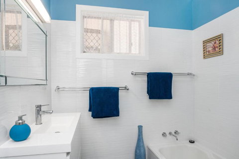 A SWEET ESCAPE Carefree Beach Home - Lismore Accommodation 3