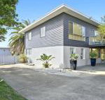 Middle Sea perfect for two families - Lismore Accommodation
