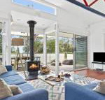 The Boathouse comfortable beachfront home - Lismore Accommodation