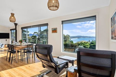 GRANITE BEACH HOUSE At Bay Of Fires - Lismore Accommodation 5