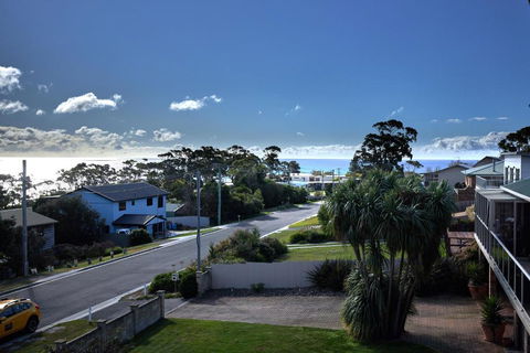 GRANITE BEACH HOUSE At Bay Of Fires - Lismore Accommodation 2