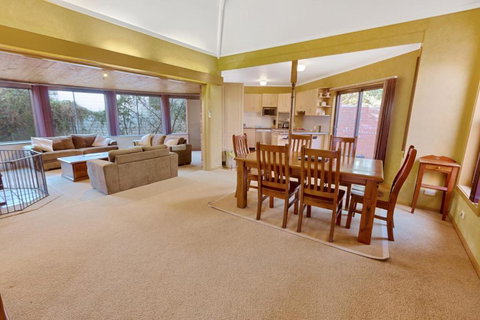 Above Sunset 100m From The Paynesville Lakes - Lismore Accommodation 6