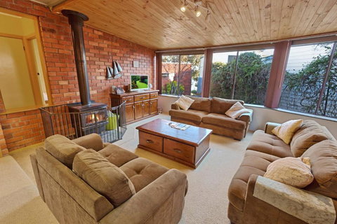 Above Sunset 100m From The Paynesville Lakes - Lismore Accommodation 2