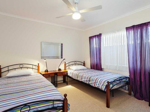 3 Ambleside 9 Shoal Bay Avenue Air Con WIFI & Close To The Water & Shoal Bay Shops - Lismore Accommodation 4