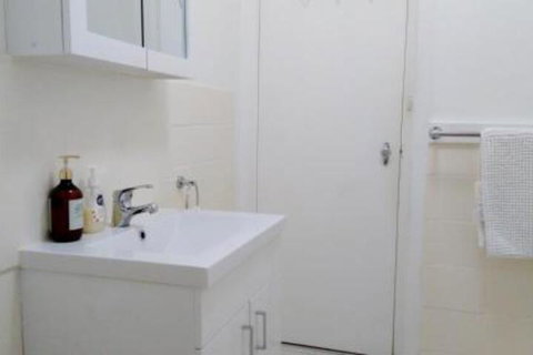 Large 5 Bedroom House With Wifi & Netflix Close To Taronga Western Plains Zoo - Lismore Accommodation 2