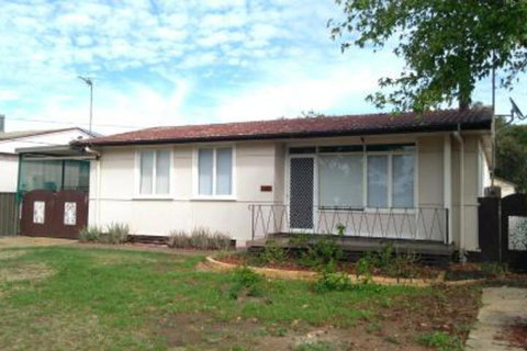 Large 5 Bedroom House With Wifi & Netflix Close To Taronga Western Plains Zoo - Lismore Accommodation 7