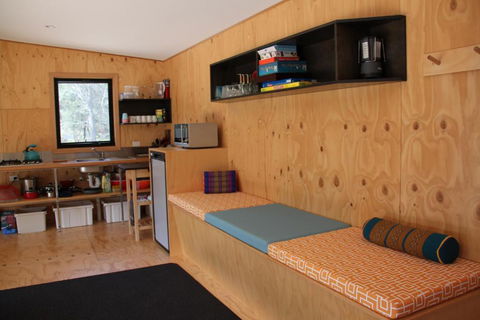 BAY Of FIRES ECO HUT Off Grid Experience At Binalong Bay - Lismore Accommodation 6