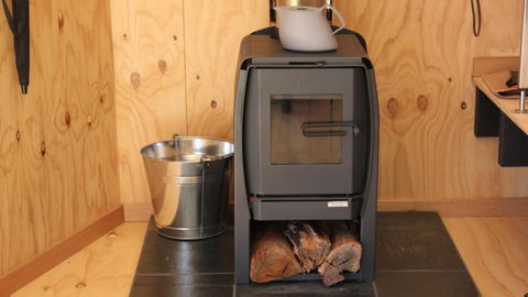 BAY Of FIRES ECO HUT Off Grid Experience At Binalong Bay - Lismore Accommodation 5