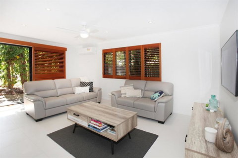 FABULOUS HOLIDAY HIDEAWAY COOLUM BEACH - Lismore Accommodation 2