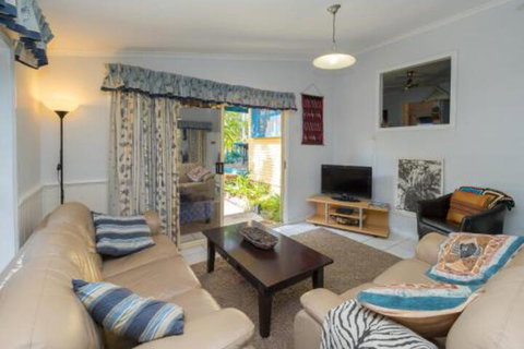 Lovely Torquay Cottage - Lismore Accommodation 0