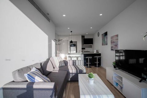 Brand New Apt With Sea Views In Heart Of St Kilda - Lismore Accommodation 5