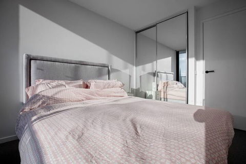 Brand New Apt With Sea Views In Heart Of St Kilda - Lismore Accommodation 1