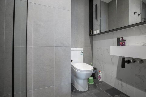 Brand New Apt With Sea Views In Heart Of St Kilda - Lismore Accommodation 2