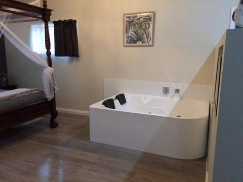 Fell Estate Cottages - Lismore Accommodation 4