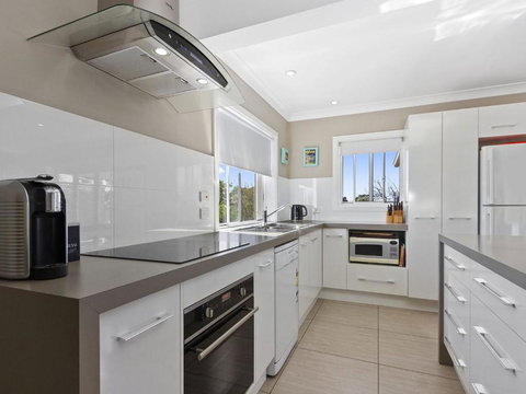 HILLTOP HAVEN In MOLLYMOOK - Lismore Accommodation 1