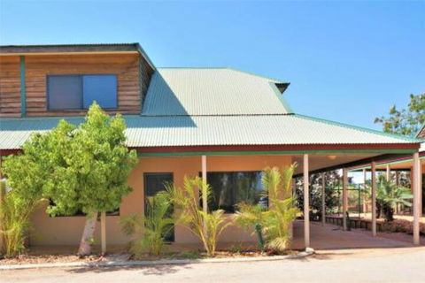 Ningaloo Breeze Villa 5 3 Bedroom Fully Self Contained Holiday Accommodation - Lismore Accommodation 0