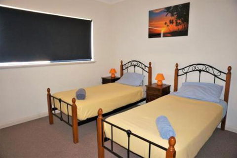 Ningaloo Breeze Villa 5 3 Bedroom Fully Self Contained Holiday Accommodation - Lismore Accommodation 7