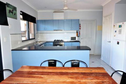 Ningaloo Breeze Villa 2 3 Bedroom Fully Self Contained Holiday Accommodation - Lismore Accommodation 4