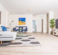 Convenient Rockdale Apartment Next To Station  Beach