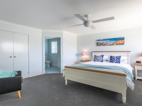 Azure Waters Perfectly Positioned With Ocean Views - Lismore Accommodation 6