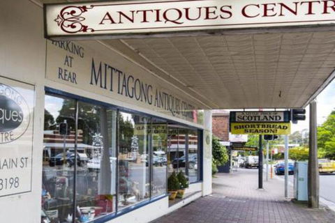 Treetops Elegant Inviting Designer Cedar Home - Lismore Accommodation 5