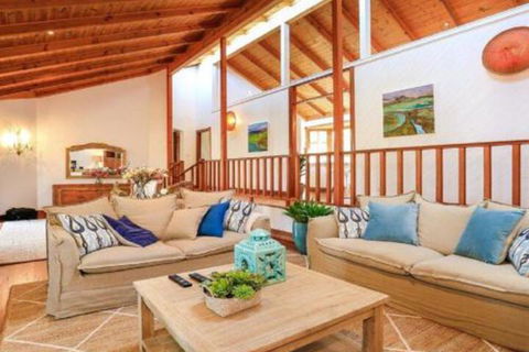 Treetops Elegant Inviting Designer Cedar Home - Lismore Accommodation 7