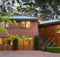 Treetops elegant inviting designer cedar home - Lismore Accommodation