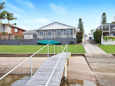 Hibbard Waterfront Escape - Lismore Accommodation 2