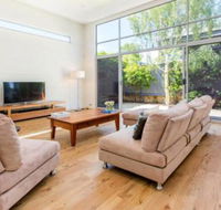 PALM COURT RETREAT MORNINGTON - Lismore Accommodation