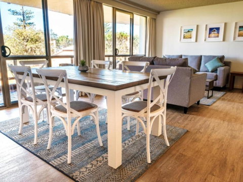 Perfectly Positioned Beachfront Apartment Unit 6 - Lismore Accommodation 4