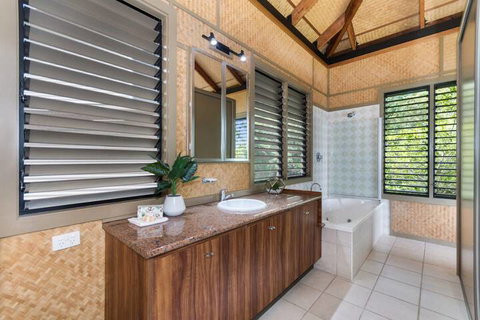 Absolute Beachfront - Lismore Accommodation 7