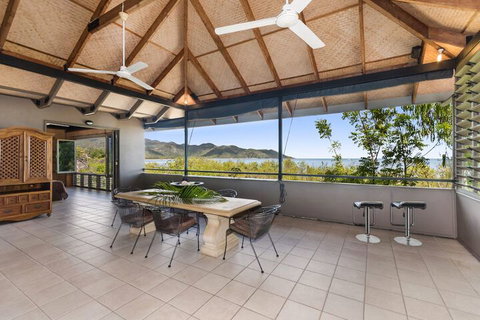 Absolute Beachfront - Lismore Accommodation 5