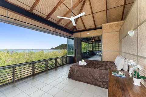 Absolute Beachfront - Lismore Accommodation 3