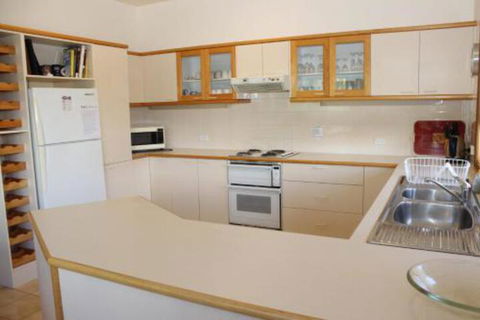 LIZ LAKE - Lismore Accommodation 6